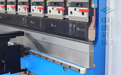 ZDPK-8025分段數控模具及高精度模具快夾,換模速度快5倍,加高型模托是門業制造專業配置.jpg ZDPK-8025分段數控模具及高精度模具快夾,換模速度快5倍,加高型模托是門業制造專業配置.jpg
