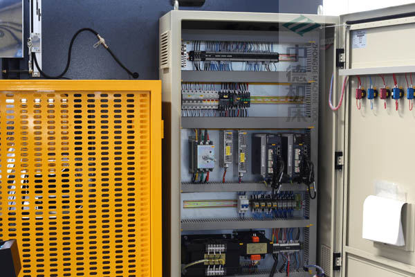 ZDPE8025-ESTUN原廠適配電氣箱總成,抗干擾能力強(qiáng),電氣運(yùn)行穩(wěn)定.jpg ZDPE8025-ESTUN原廠適配電氣箱總成,抗干擾能力強(qiáng),電氣運(yùn)行穩(wěn)定.jpg