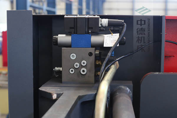 ZDPE8025采用進(jìn)口液壓系統(tǒng),穩(wěn)定無故障,耐高溫高壓,持久工作精度高.jpg ZDPE8025采用進(jìn)口液壓系統(tǒng),穩(wěn)定無故障,耐高溫高壓,持久工作精度高.jpg