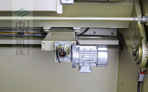 ZDS-640剪板機(jī)后檔料結(jié)構(gòu),平行度高,并采用國(guó)內(nèi)一流品牌軸承,耐磨抗壓壽命長(zhǎng).jpg ZDS-640剪板機(jī)后檔料結(jié)構(gòu),平行度高,并采用國(guó)內(nèi)一流品牌軸承,耐磨抗壓壽命長(zhǎng).jpg